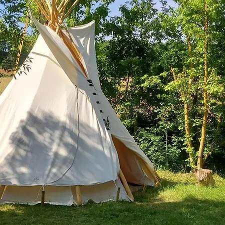 Tipi Des Apaches Moulayres