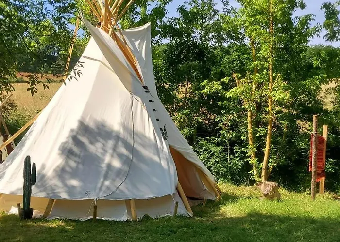 Tipi Des Apaches Moulayres
